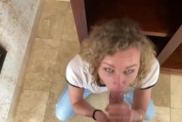 Amateur College Girlfriend blowjob through the mirror until cumshot in her mouth and she swallow everything