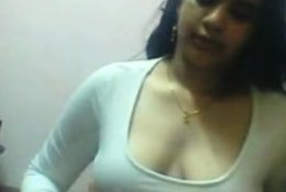 Desi indian finging her fucking pussy for cam at