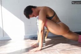 Sima Strekoza Russian naked gymnast spreading legs
